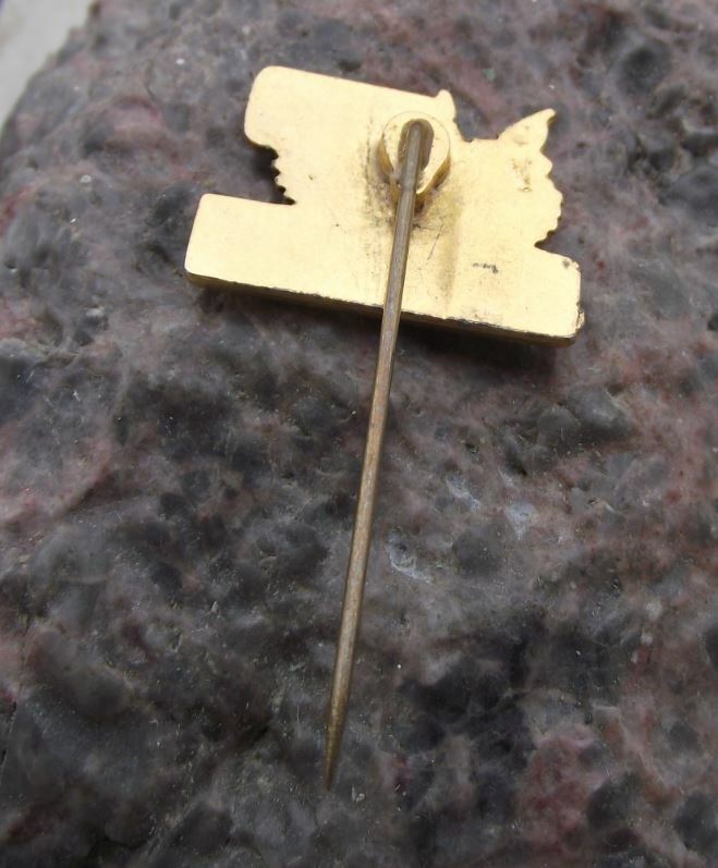 Antique Zetor 2023 Agricultural Czech Farming Farm Tracked Tractor Pin Badge - Badgecrazy