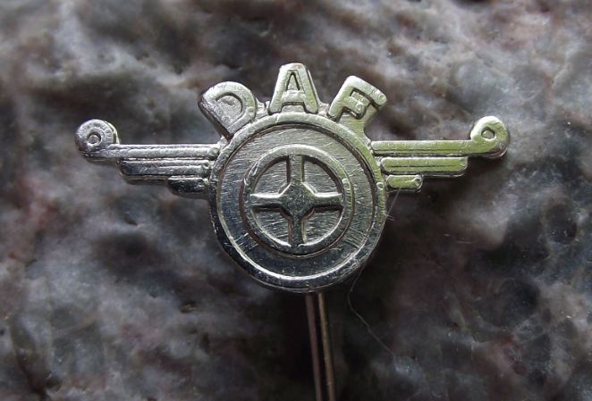 1950's DAF Autos Winged Wheel Logo Dutch Truck & Car Maker Holland Pin Badge