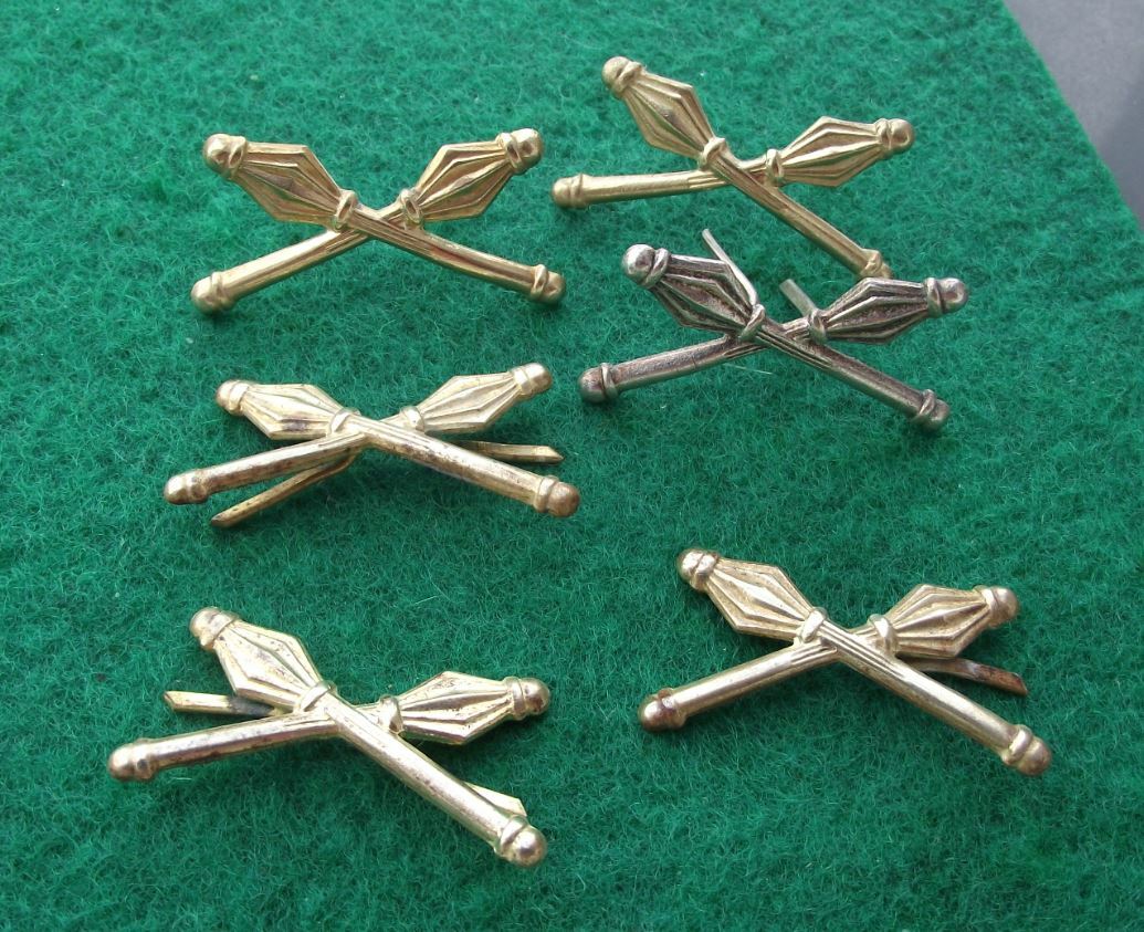 Czechoslovakia Army Uniform Badge Military Crossed Maces Division Pin Badges - Badgecrazy