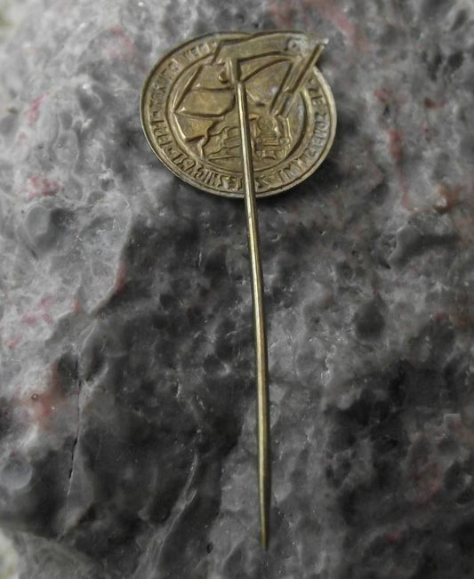1954 Czechoslovak Rail Workers National Trade Union Day Steam Train Pin Badge - Badgecrazy