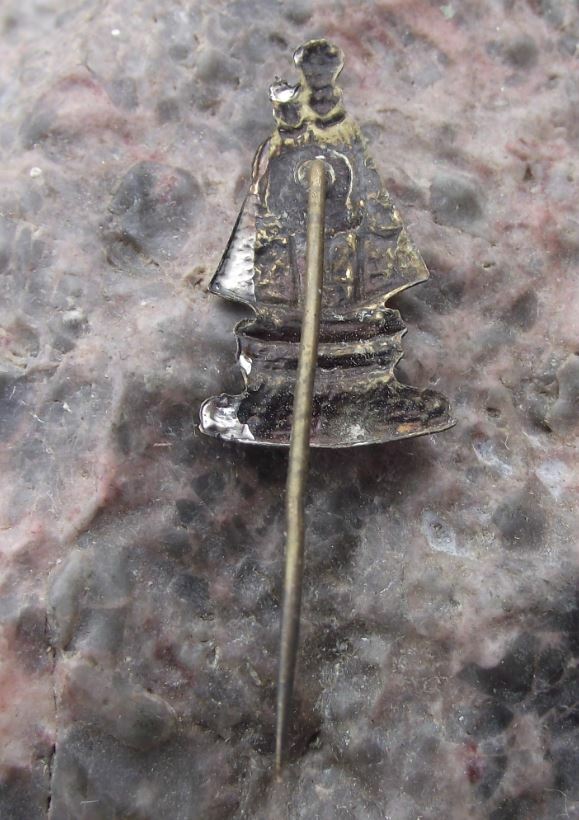 Antique Infant Jesus Christ of Prague Religious Christian Catholic Pin Badge - Badgecrazy