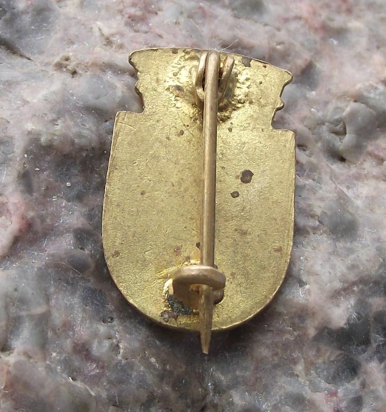 1950's Berlin East Germany Bear Motif Capital City Crest DDR Tourist Pin Badge