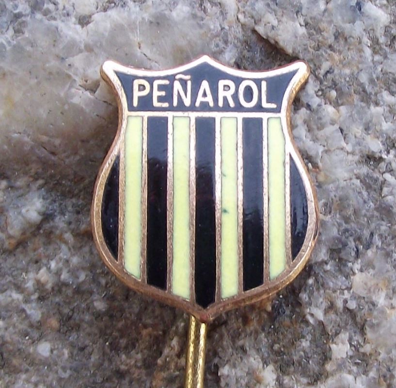 Club Atletico Penarol Athletic Club Uruguay Football Soccer Shield Pin Badge
