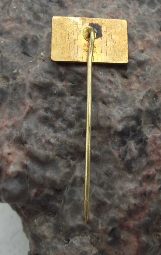 Antique Caterpillar Bulldozer Engineering Company Heavy Machines Pin Badge - Badgecrazy