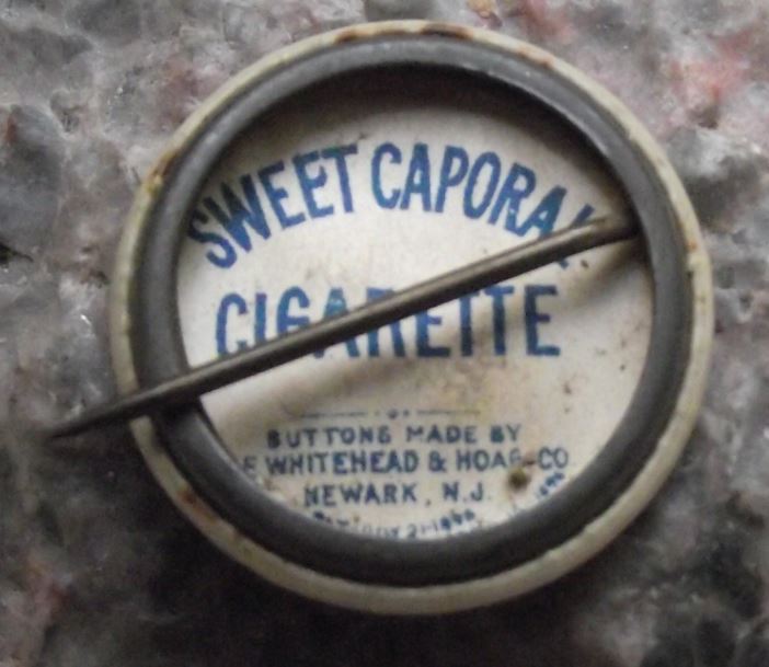 Sweet Caporal Cigarette Company Flags of the World Pin Badge San Domingo - Badgecrazy