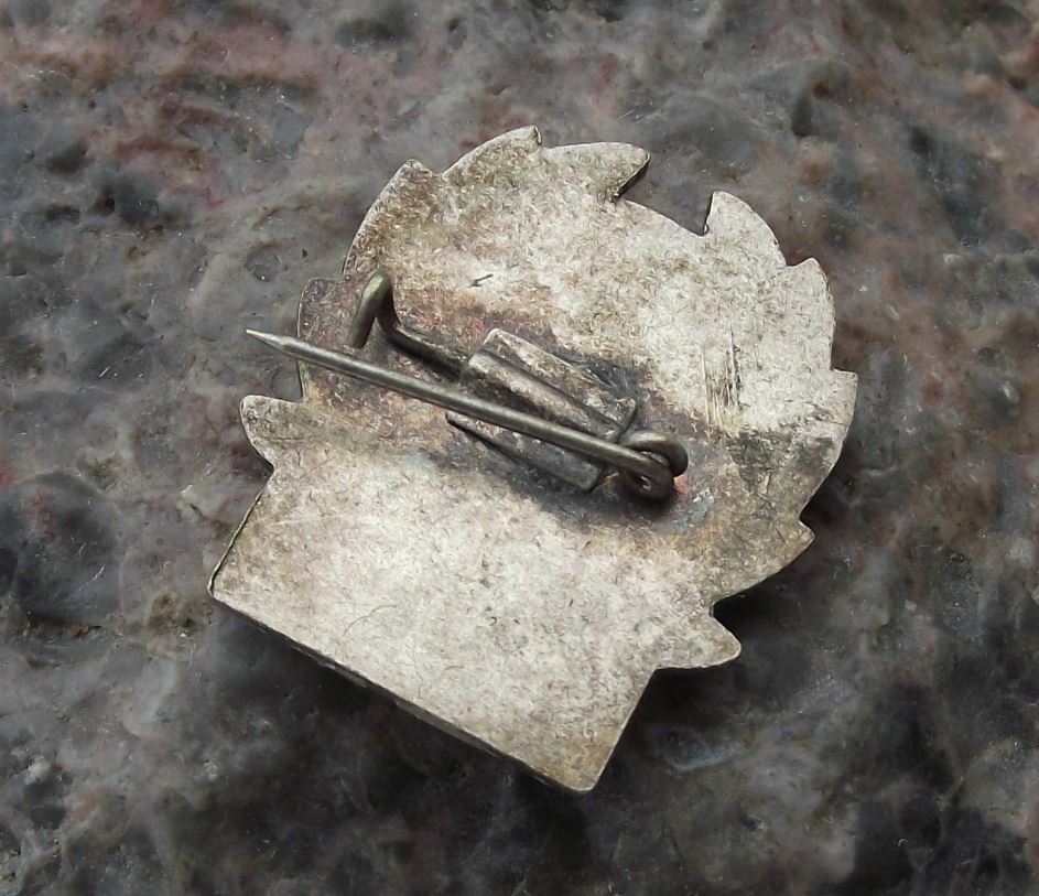 Hungary Young Communist League Ifjusagi Youth Sports Running Laurels Pin Badge - Badgecrazy