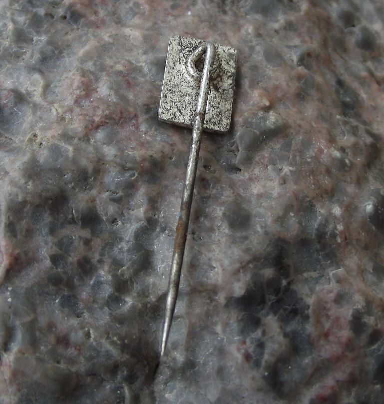 Vintage VEB Motorenwerk Cunewalde East German Diesel Engines DDR GDR Pin Badge - Badgecrazy