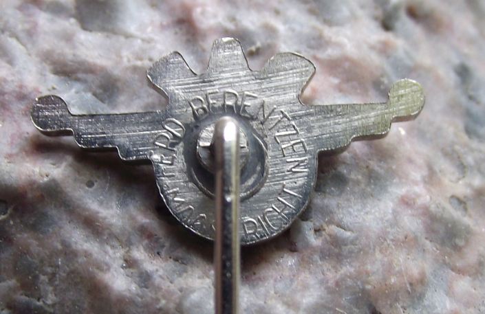 1950's DAF Autos Winged Wheel Logo Dutch Truck & Car Maker Holland Pin Badge