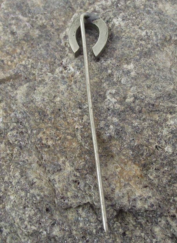 Vintage Lucky Horse Shoe Horseshoe Shaped Equestrian Pin Badge - Badgecrazy