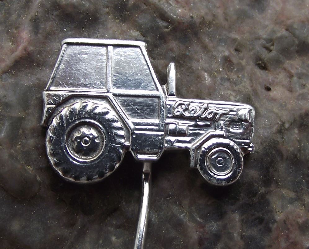 Zetor Model 4011 Agricultural Farming Farm Tractor Czechoslovakia Pin Badge