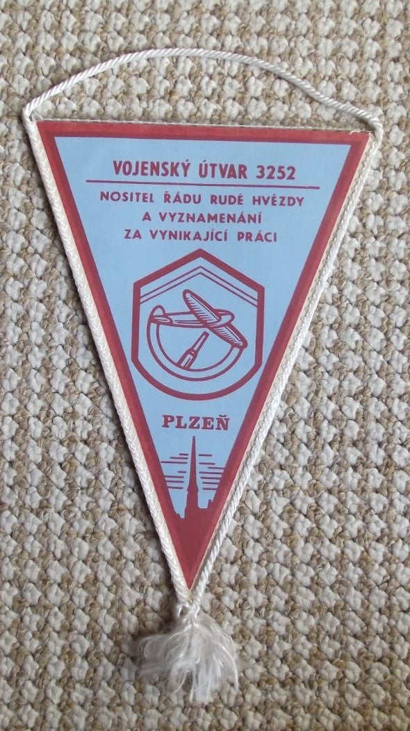 VU3252 Air Defence & 66503 Soviet Grenadiers Army Division Plzen Pennant Flag