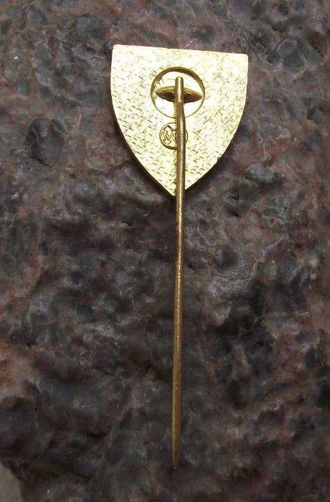 1980 DIU Double Edged Safety Razor Blade 30th Anniversary Shaving Pin Badge - Badgecrazy