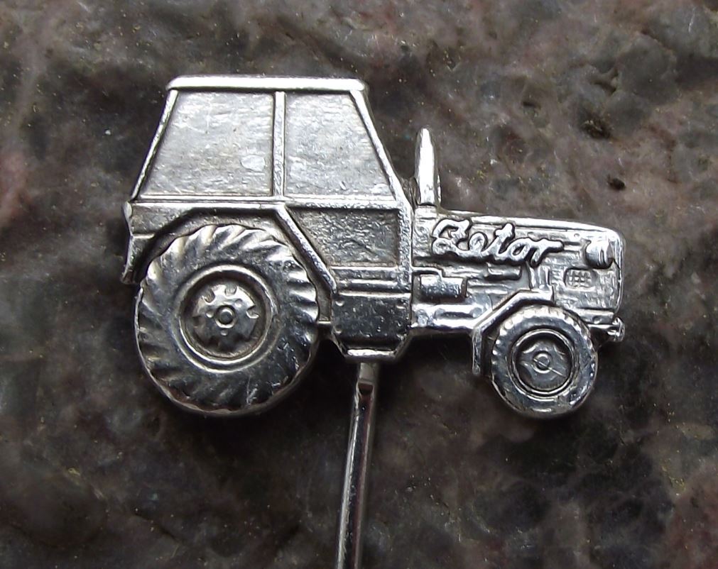 Zetor Model 4011 Agricultural Farming Farm Tractor Czechoslovakia Pin Badge