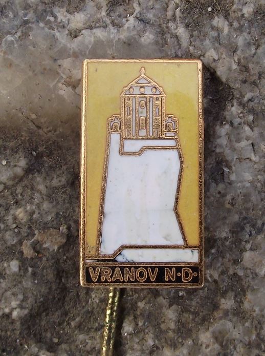 Vranov nad Dyji Chateau Castle Czechoslovakia Tourist Palace Souvenier Pin Badge