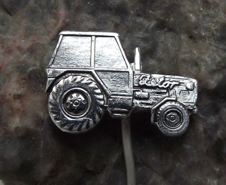 Zetor Model 4011 Agricultural Farming Farm Tractor Czechoslovakia Pin Badge