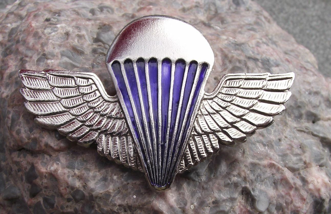 Winged Parachute Regiment Parachutist Army Soldier Military Pin Badge