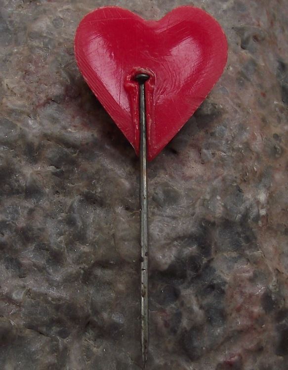 Antique Red Love Heart Valentine Mothers Womens Day Present Pin Badge - Badgecrazy