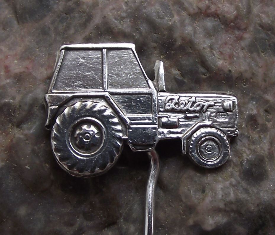 Zetor Model 4011 Agricultural Farming Farm Tractor Czechoslovakia Pin Badge