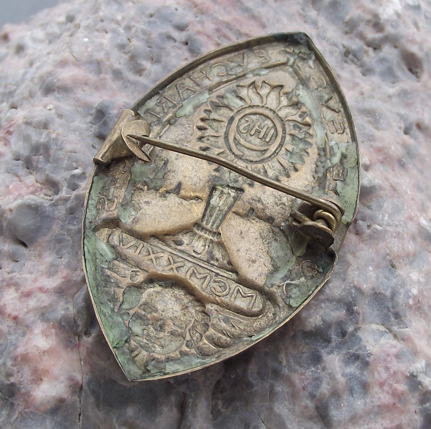 1923 IHS Jesus Christ Eucharistic Congress Prague Catholic Church Pin Badge