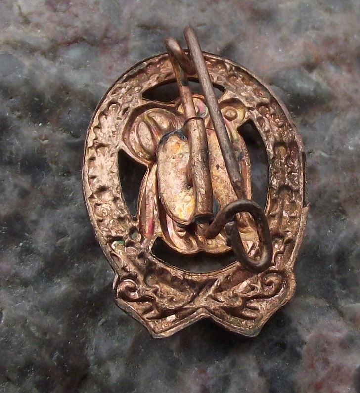 Antique DTSB East German DDR Central Sports Performance Bronze Laurels Pin Badge - Badgecrazy