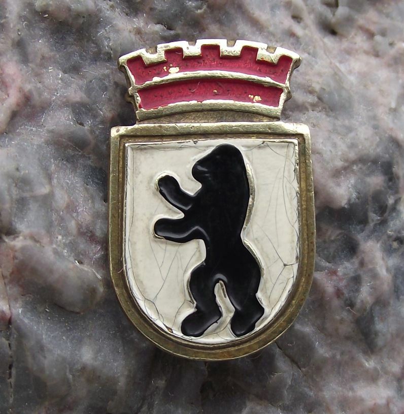 1950's Berlin East Germany Bear Motif Capital City Crest DDR Tourist Pin Badge