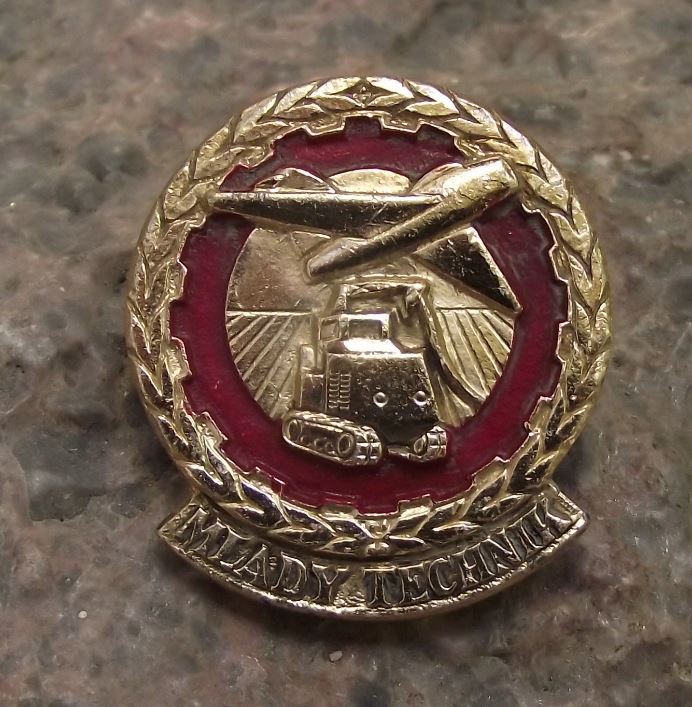 Young Technician Czechoslovakia Youth Pioneer Technical Award Pin Badge Red