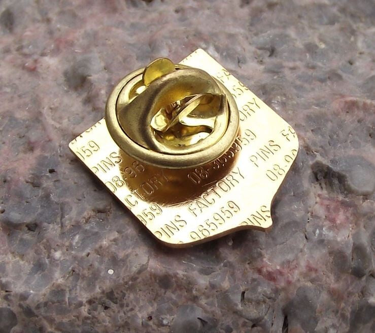 Ystad Golf Klubb Sweden Lion Crest Swedish Golfing Members Pin Badge