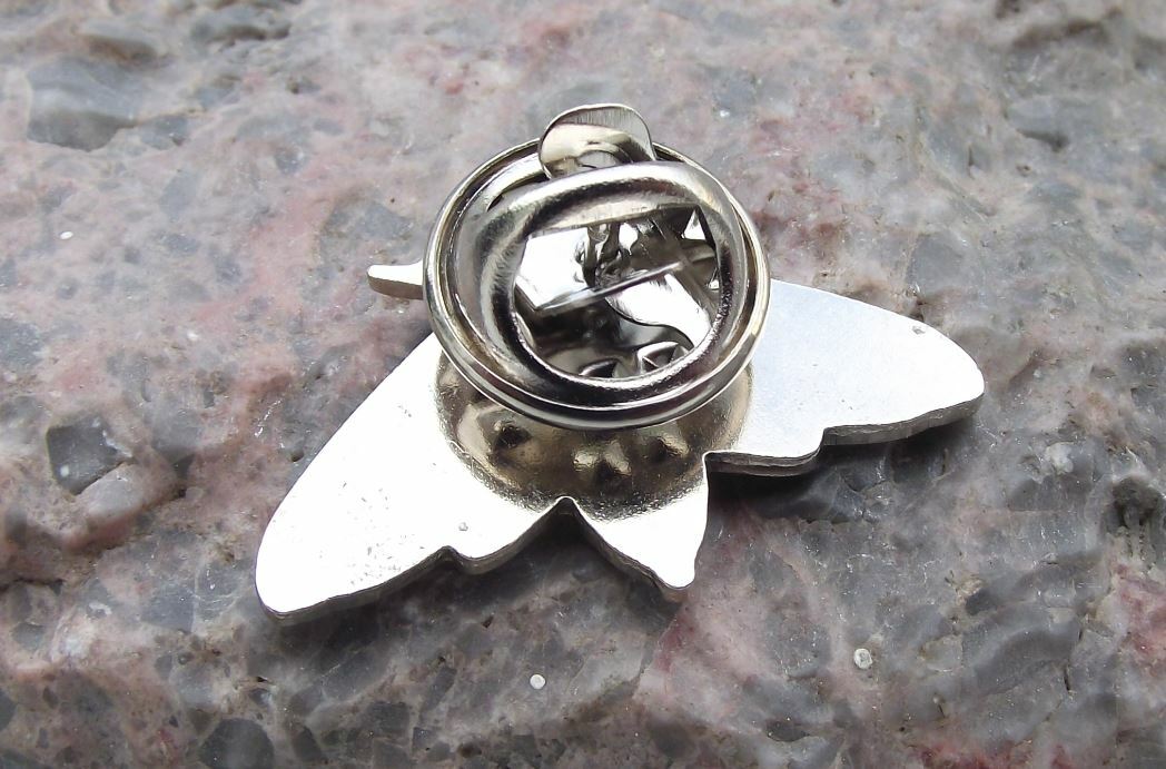 Privet Hawk Moth Sphinx ligustri Butterfly Hawkmoth Wildlife Brooch Pin Badge - Badgecrazy