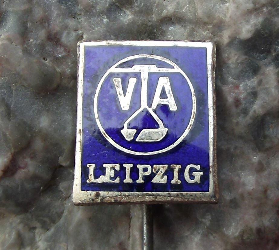 Vintage VTA VEB Verlade Transportanlagenbau Leipzig Lifting Cranes DDR Pin Badge