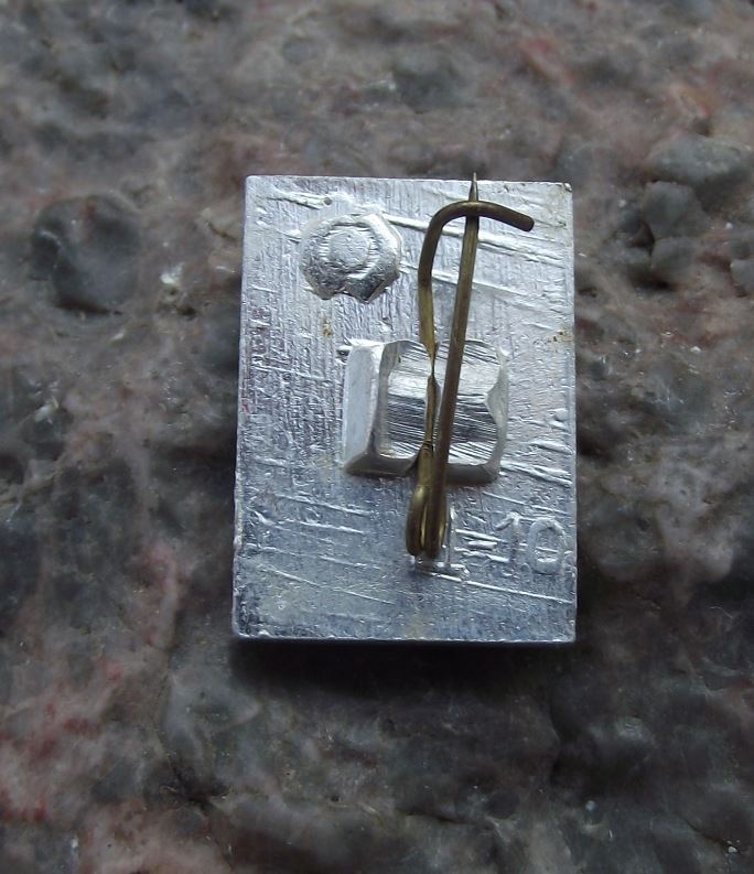 1970 Lenin Head Russian Centenary 100th Anniversary Soviet Red Field Pin Badge - Badgecrazy