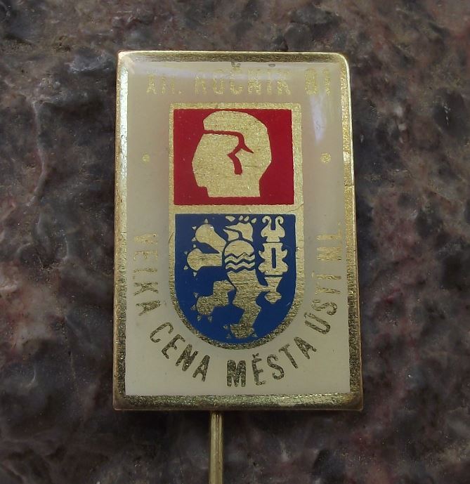1981 Czechoslovakia Boxing Title Fight Usti nad Labem Glove Lion Pin Badge - Badgecrazy