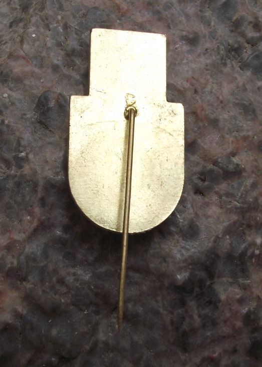 1984 Czechoslovakia Boxing Title Fight Usti nad Labem Glove Lion Pin Badge - Badgecrazy