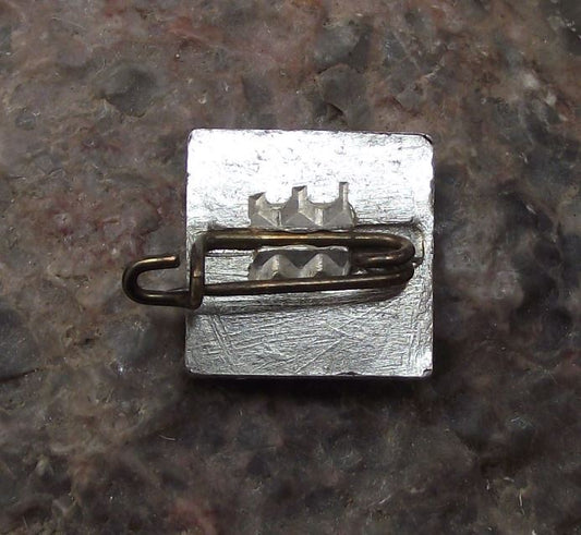 Warenzeichenverband VEM Engineering Electrics Firm East Germany DDR Pin Badge - Badgecrazy