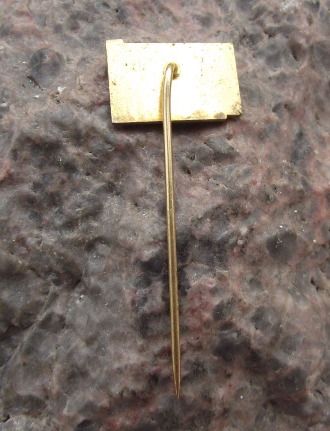 Antique Zetor Tractors Czech Agricultural Farming Machines Farm Blue Pin Badge - Badgecrazy