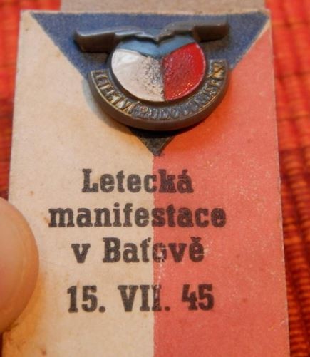 1945 Czechoslovakia Aircraft Pilot Wings on Czech Roundel Aviation Pin Badge