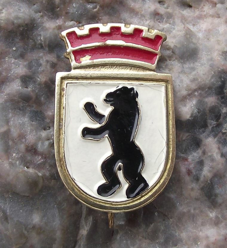 1950's Berlin East Germany Bear Motif Capital City Crest DDR Tourist Pin Badge