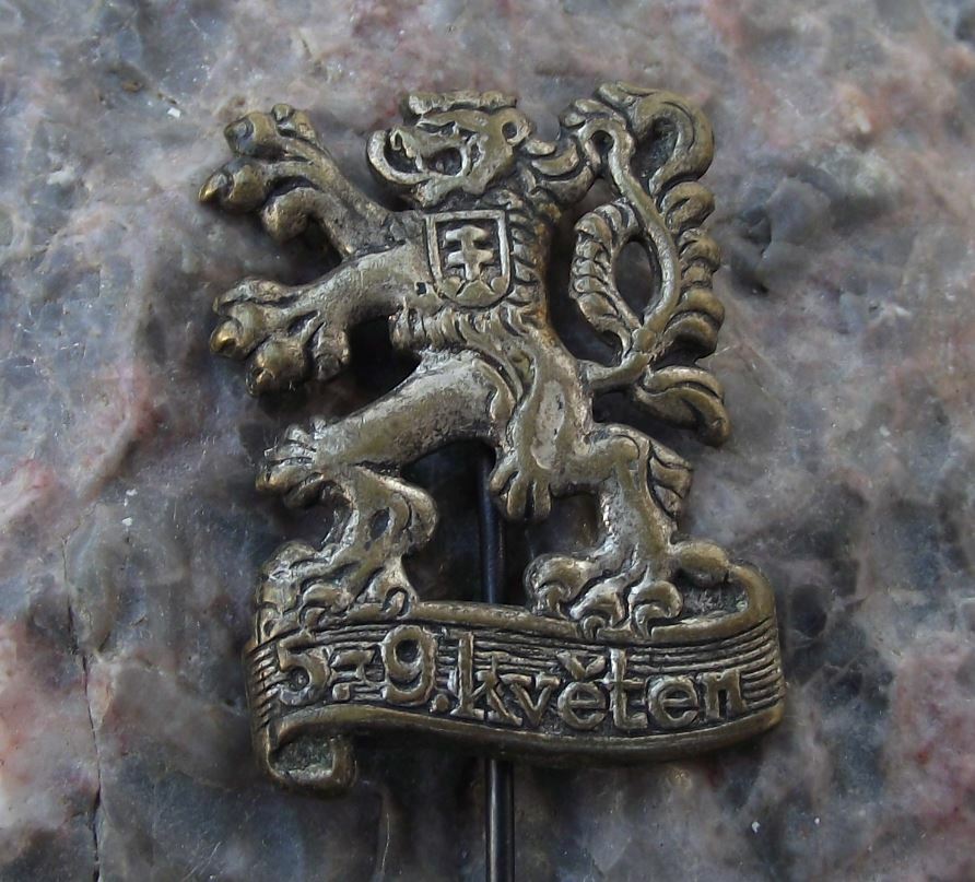 1946 Prague Uprising Czechoslovakia National Revolution Lion Symbol Pin Badge