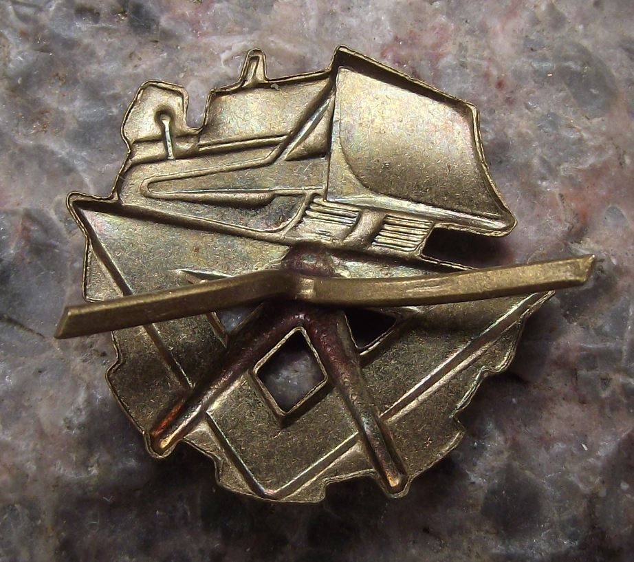 Czech Czechoslovak Army Uniform Badge Military Engineer Division Bulldozer Pin - Badgecrazy