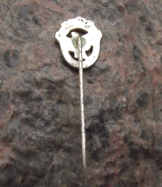 Worthy Blood Donation Donor Czechoslovakia Award White Dove Red Cross Pin Badge - Badgecrazy