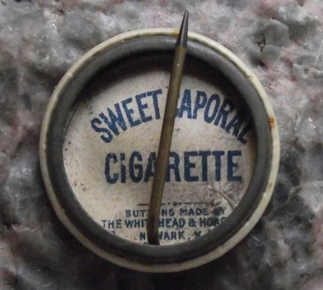 Sweet Caporal Cigarette Company Flags of the World Pin Badge Liberia - Badgecrazy