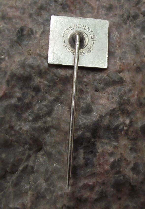 Antique Vauxhall Motors UK English Car Builder Griffin Flag Logo Pin Badge - Badgecrazy