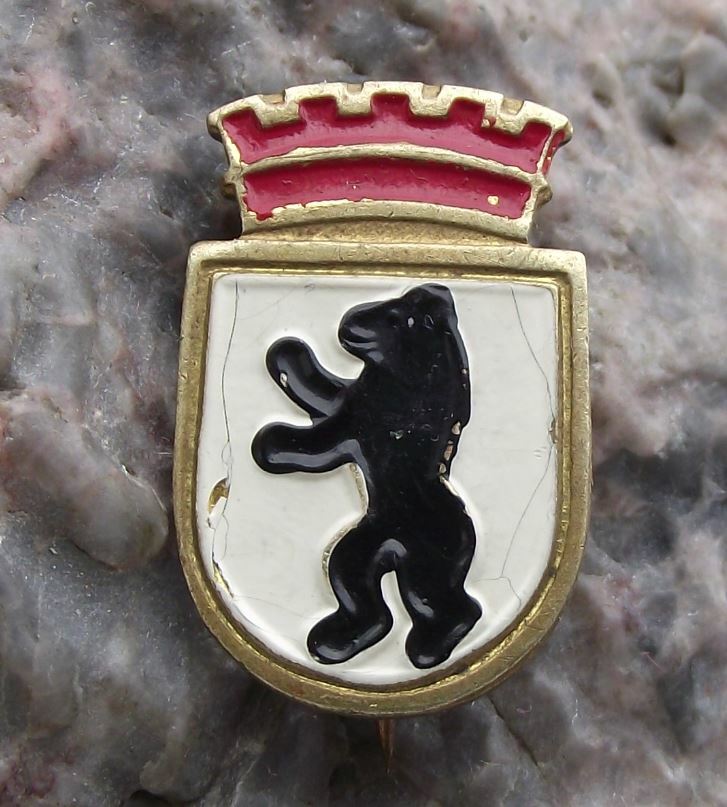 1950's Berlin East Germany Bear Motif Capital City Crest DDR Tourist Pin Badge