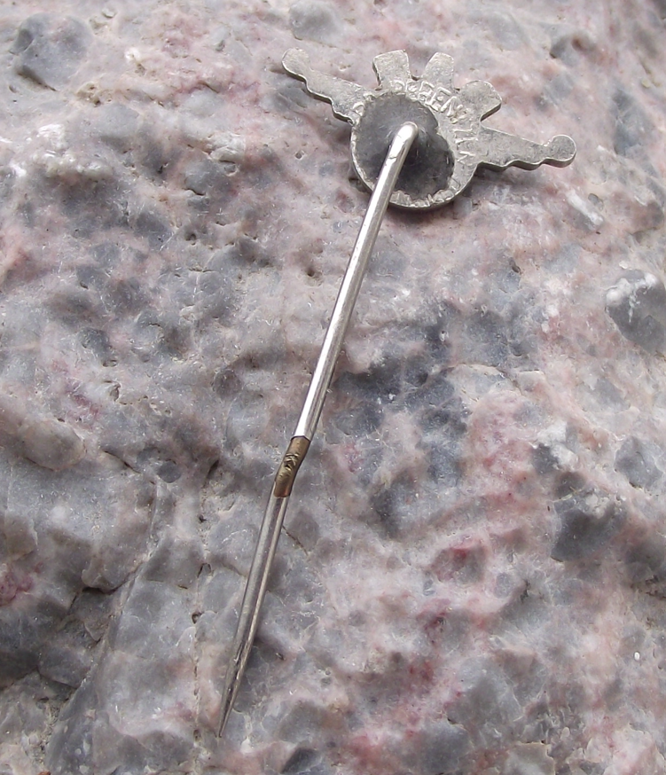 1950's DAF Autos Winged Wheel Logo Dutch Truck & Car Maker Holland Pin Badge