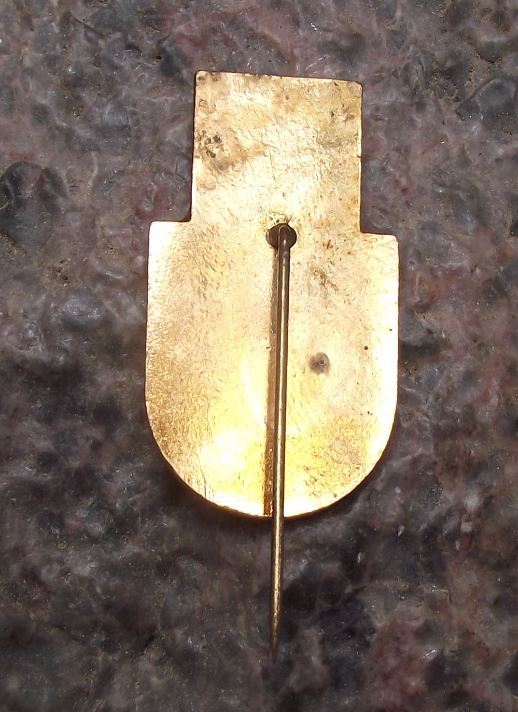 1983 Czechoslovakia Boxing Title Fight Usti nad Labem Glove Lion Pin Badge - Badgecrazy