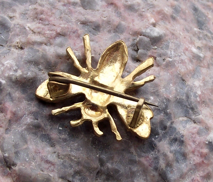 Vintage CSV Czech Honey Bee Keeping Association Golden Brooch Pin Badge