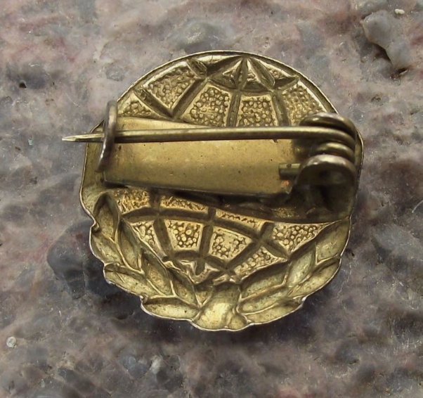 .International Women's Day Czech MDZ World Laurel Leaves Pin Badge - Badgecrazy