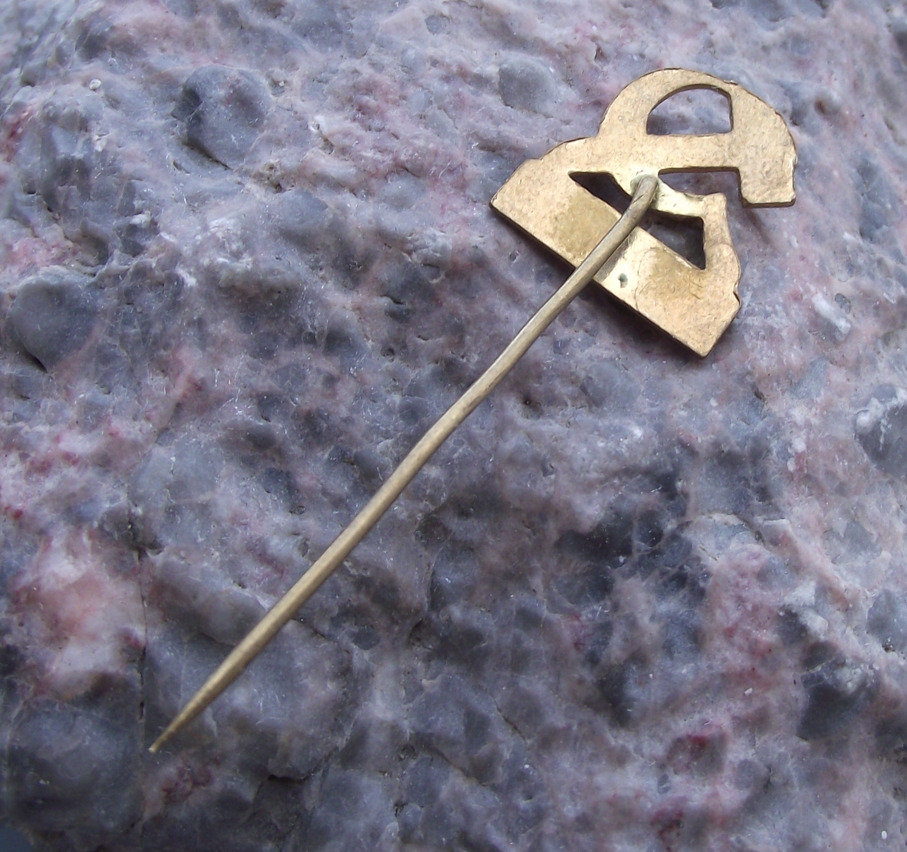 Vintage Czechoslovakia Communist Party KSC Better Life Slogan Pin Badge - Badgecrazy