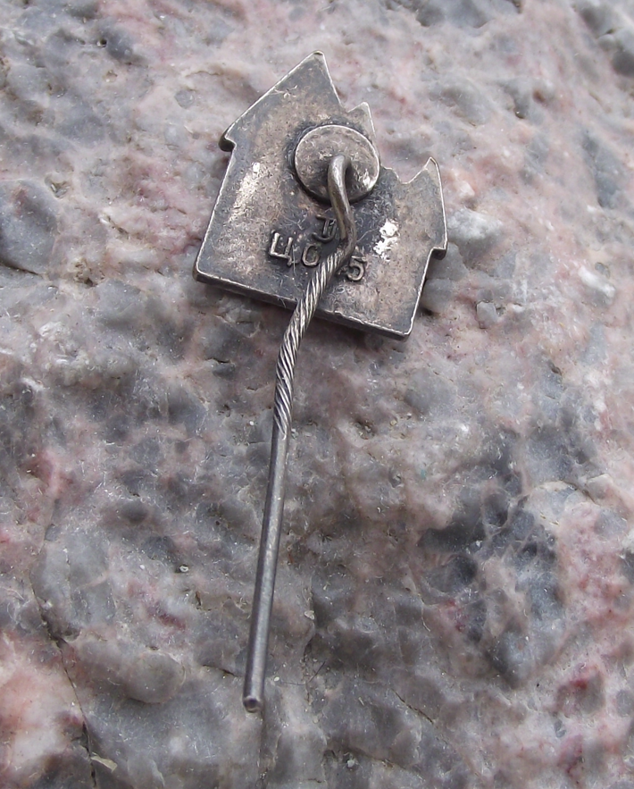 Vintage Tallinn Estonia Danish King Red roofs of the City Souvenier Pin Badge - Badgecrazy