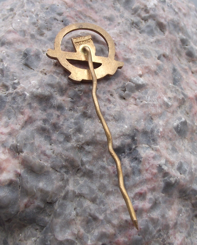 1973 Czechoslovakia 3rd Winter Tourist Meeting CSTV Skiing Pin Badge - Badgecrazy