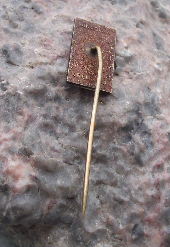 1970 FIS Nordic World Ski Skiing Championships Vysoke Tatry Flag Small Pin Badge - Badgecrazy